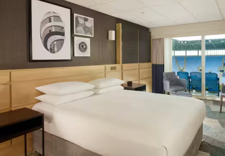 Find a Hotel near the CBS Arena